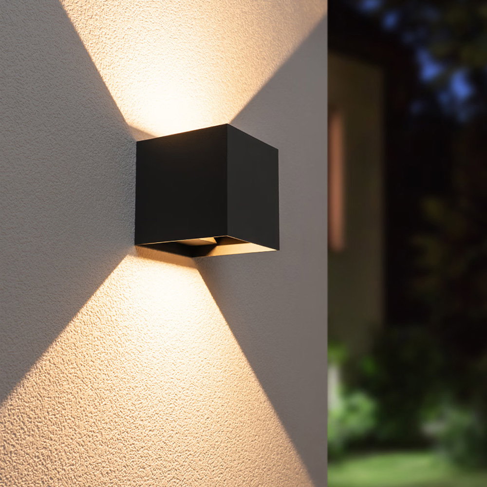 Kansas XL wandlamp aan wand buiten