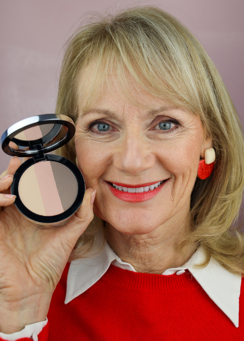 Sweep the lightest shade across your lids with Brush 7 Use Brush 9 to blend the middle shade above your crease and into the outer corners of your eyes Finish with the darkest shade on the outer corners for added definition