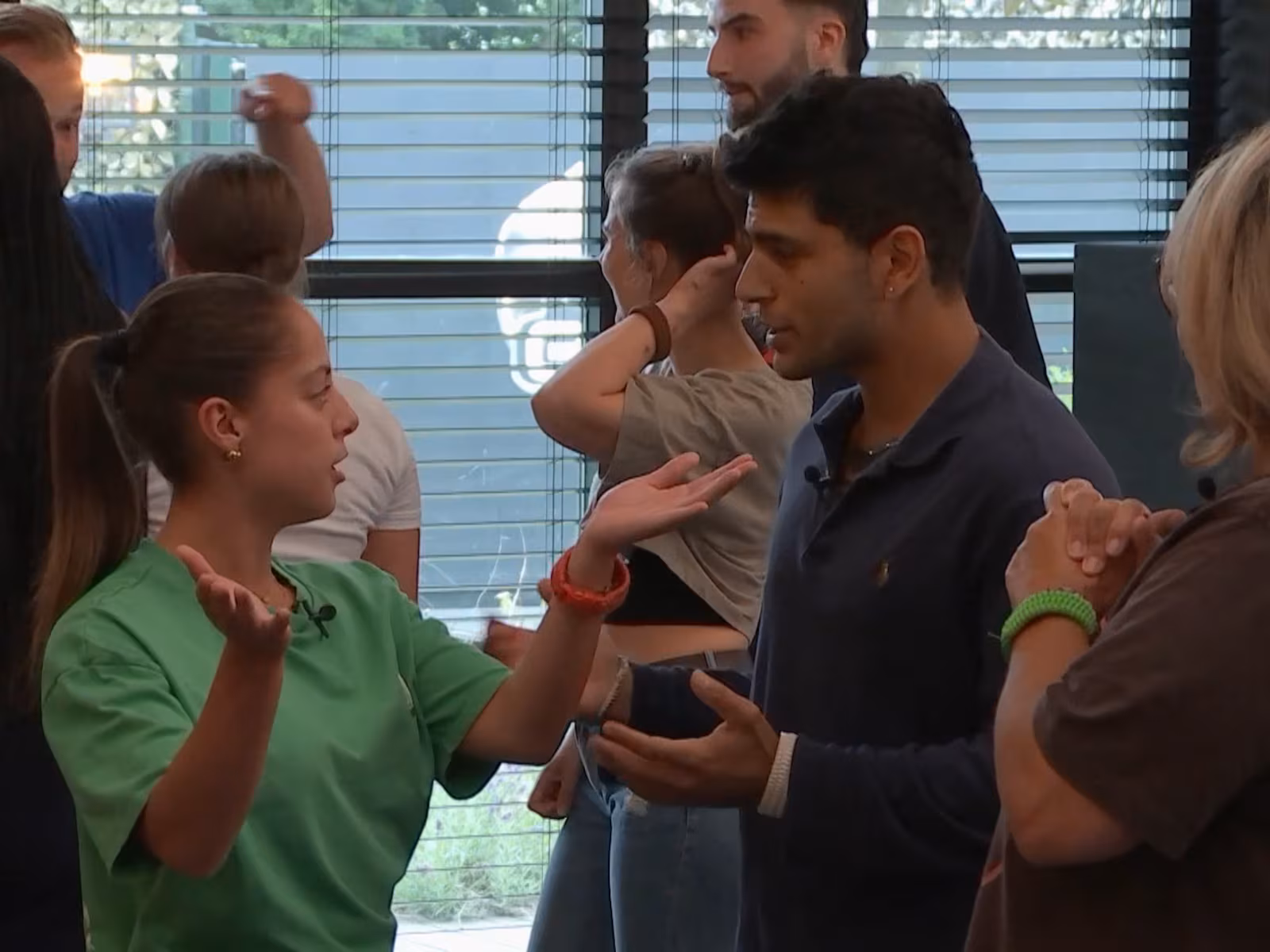 De Bondgenoten-kijkers kiezen massaal partij voor Sayf na botsing met tweeling: ‘Doe niet zo kinderachtig’