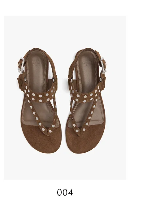 Flat leather sandals with studs