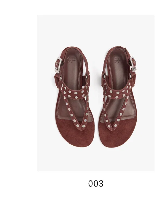 Flat leather sandals with studs