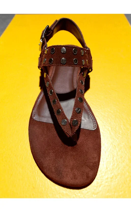 Flat leather sandals with studs