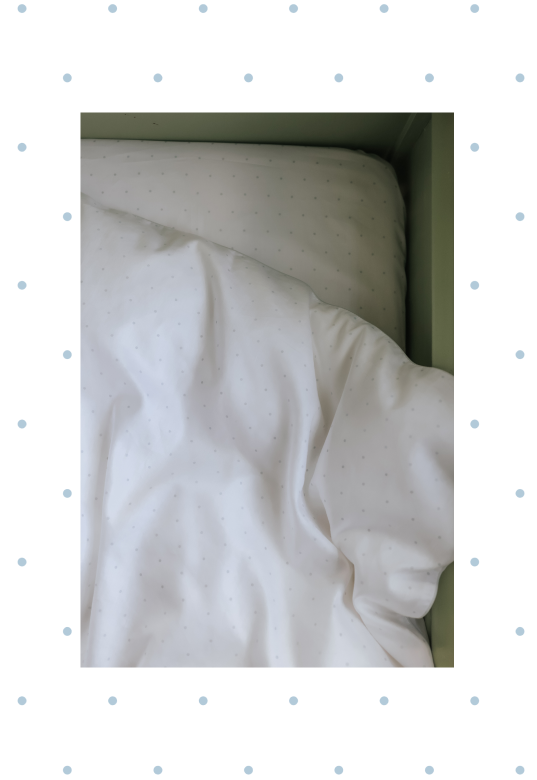bed made in crib