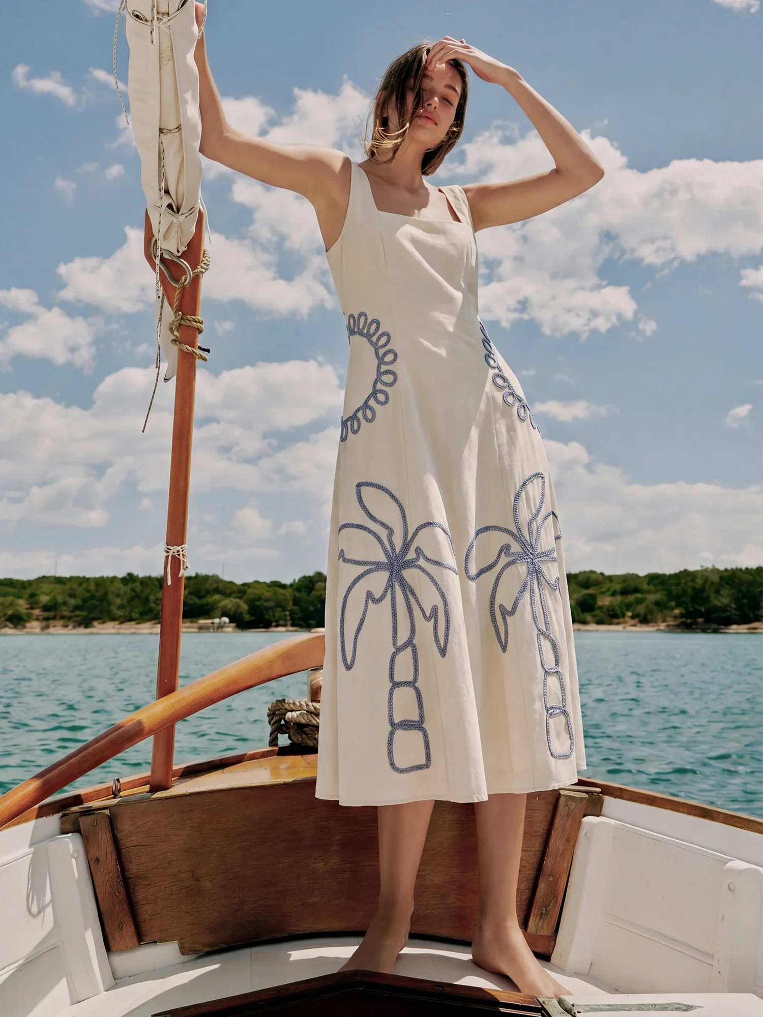 Image of Sleevless Midi Dress W/Embroidered Palm Tree