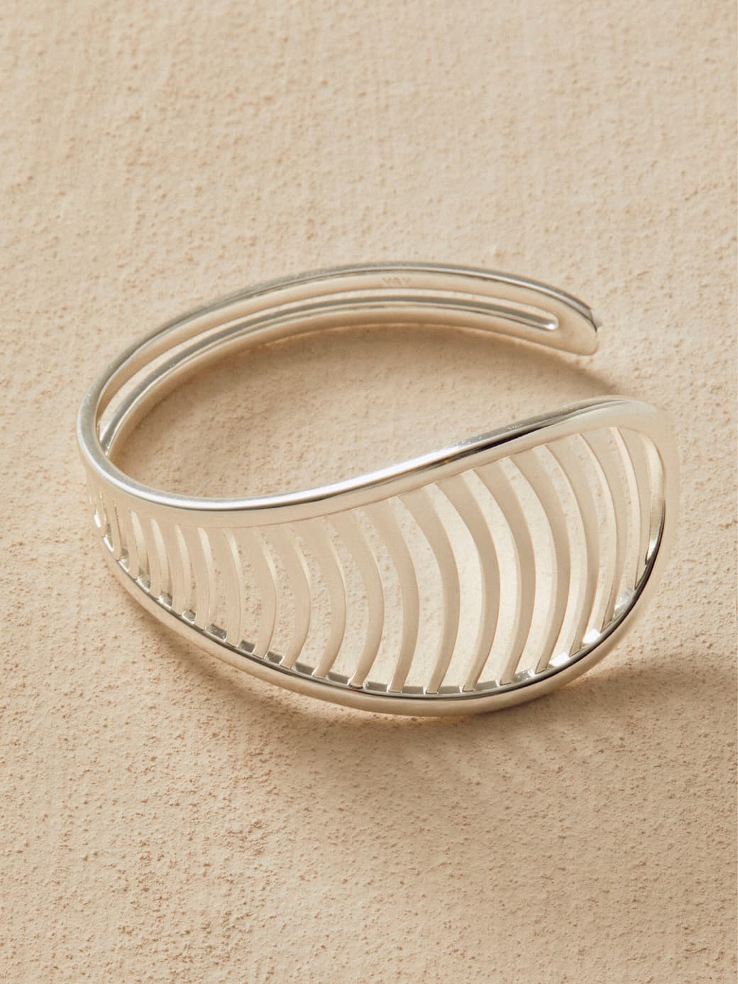 Brazalete rígido volumen Nereida