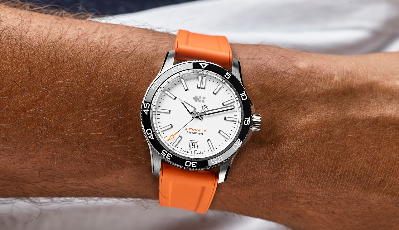 C60 Trident - Side On