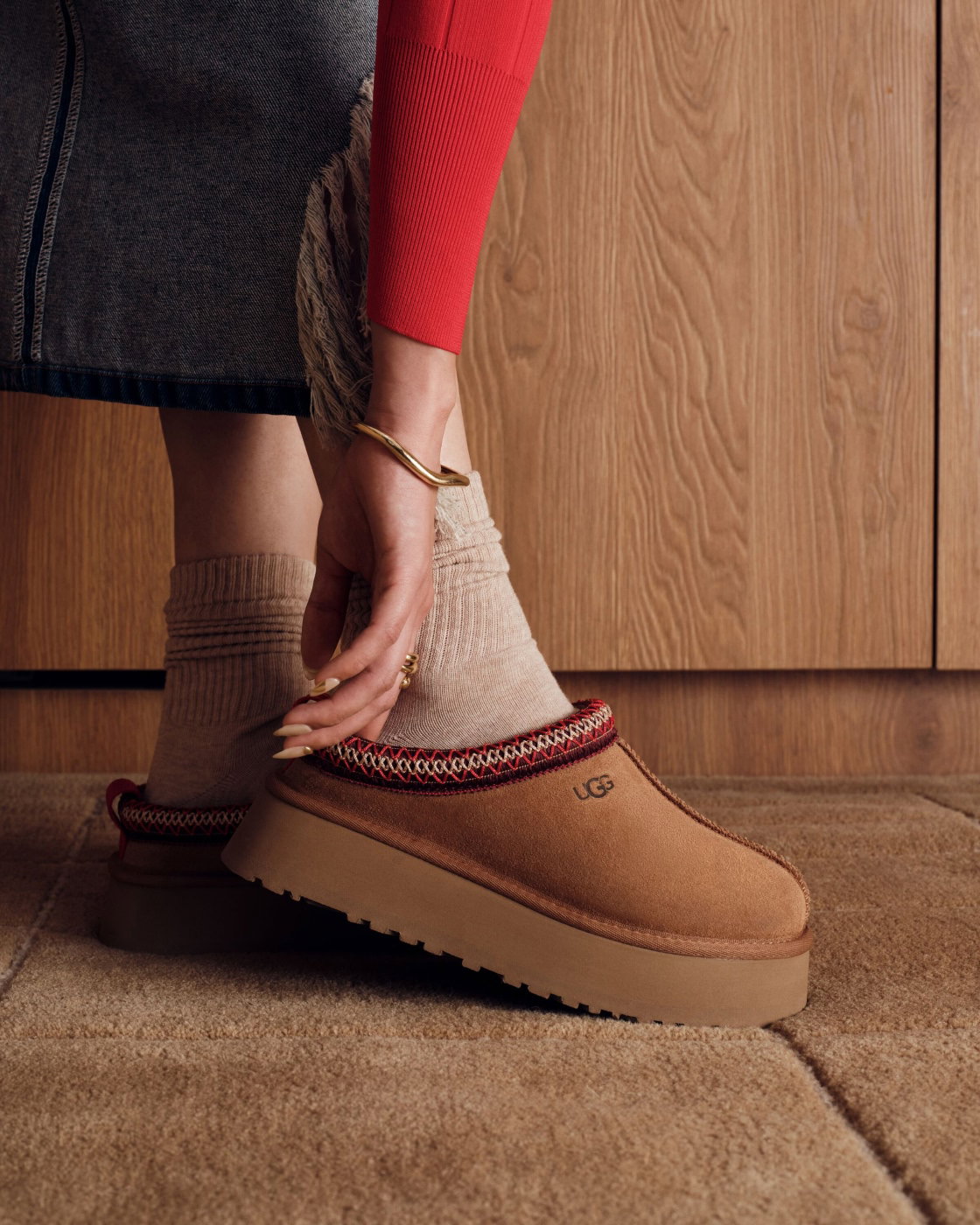 Person adjusts the Tazz II slipper with cream socks.