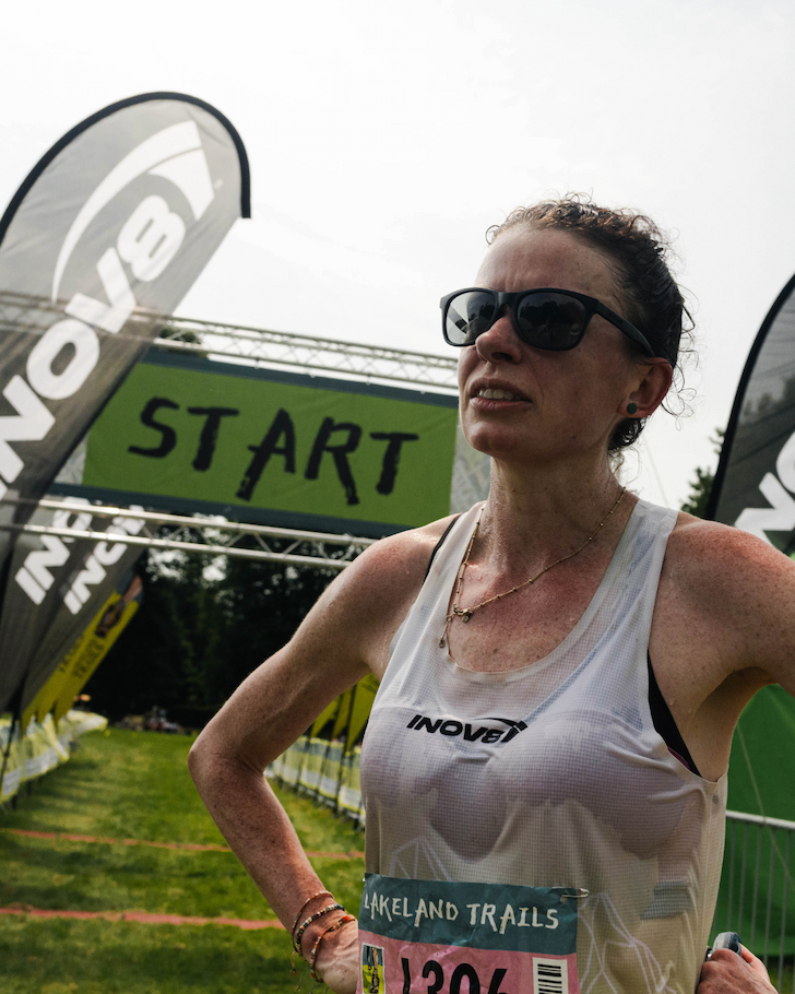 A runner tying their laces on the ROADFLY MAX
