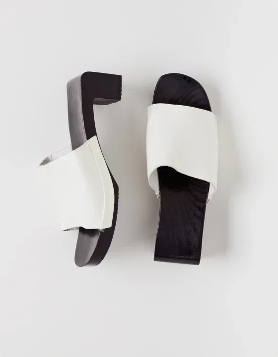 HEELED SANDALS