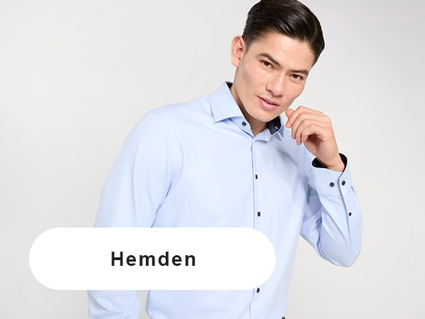 Mann in blauem Hemd