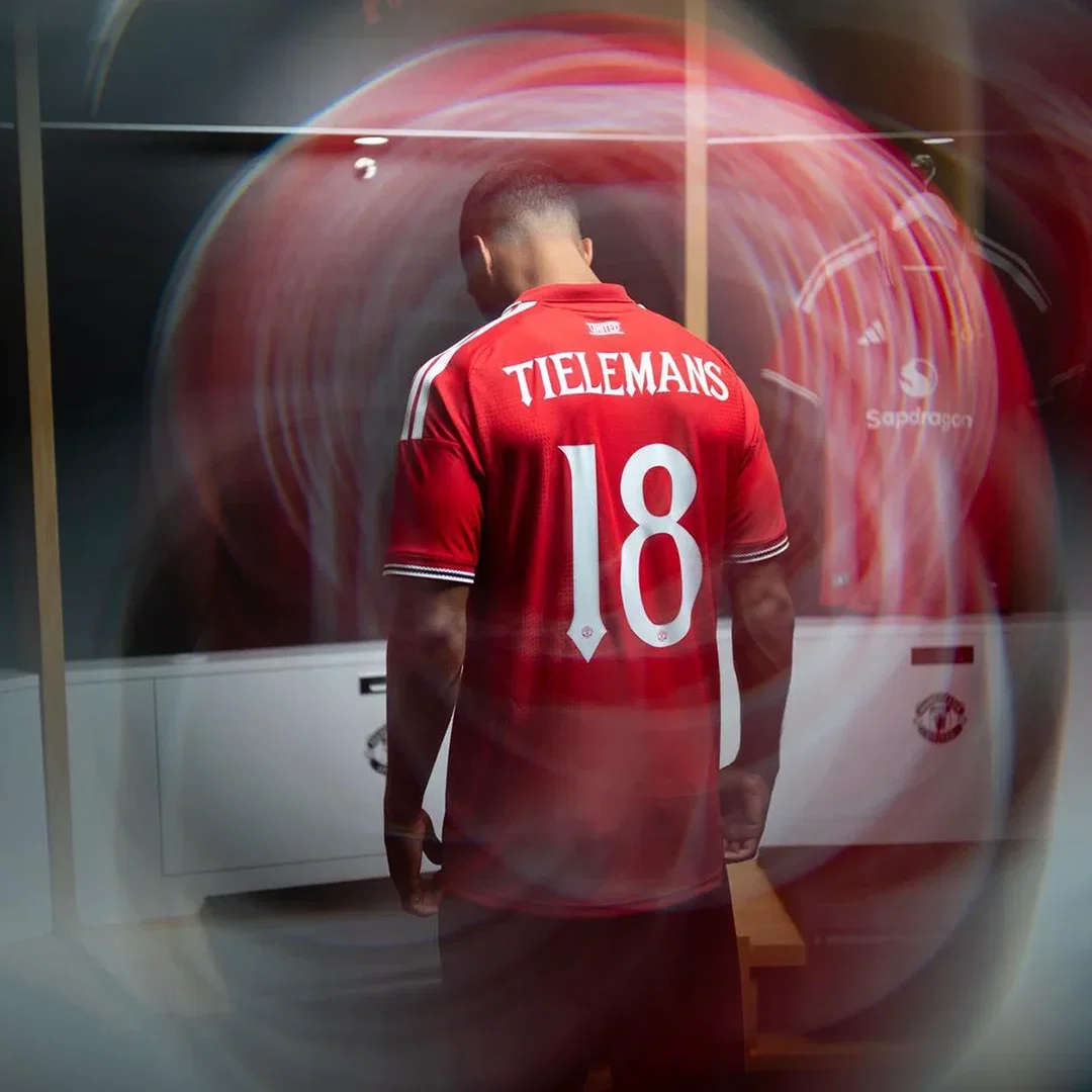 Youri Tielemans signs for United