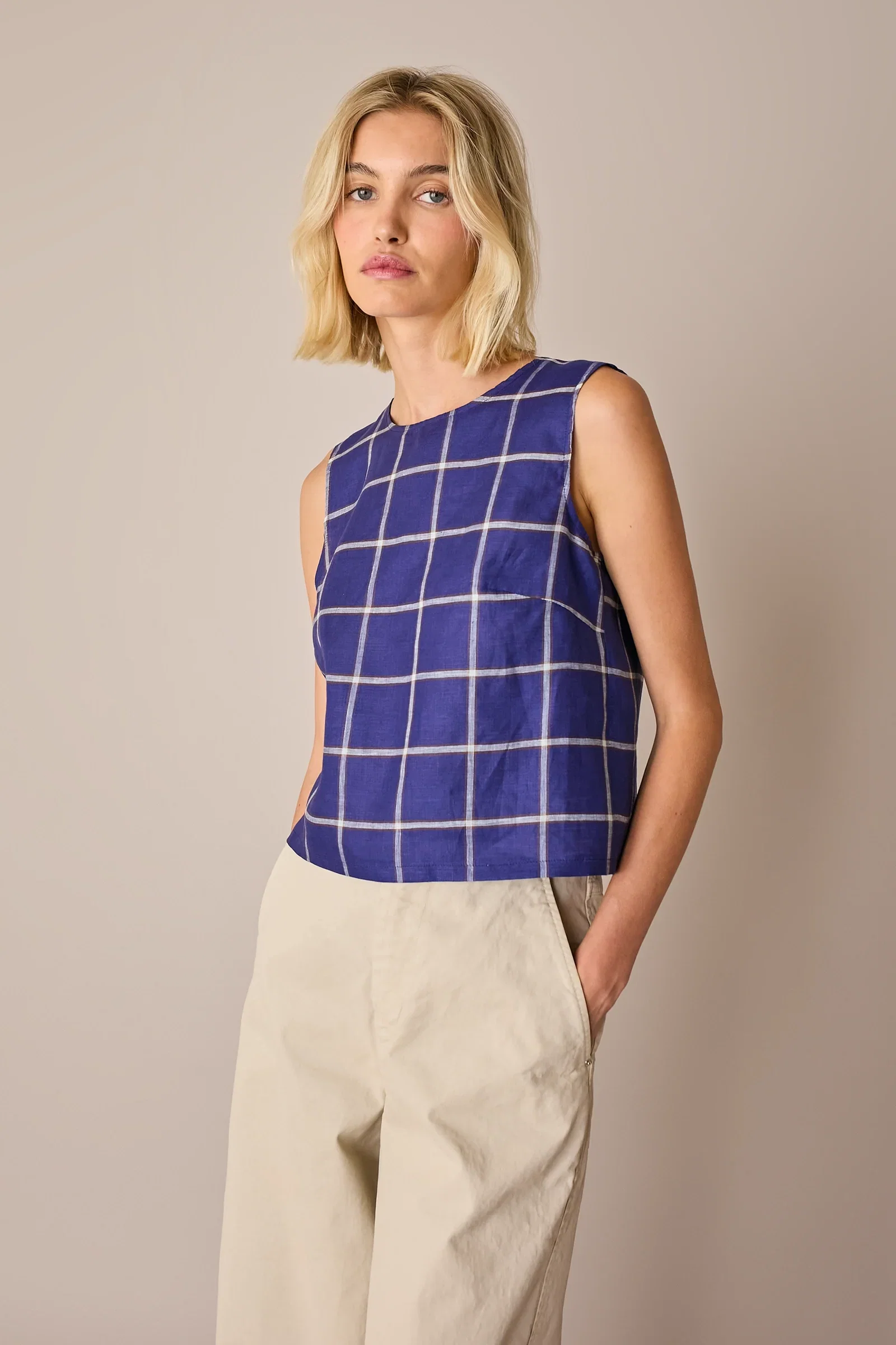 Image of Top in lino a quadri