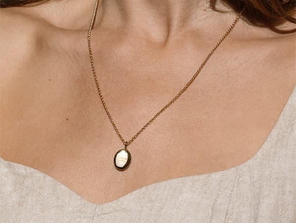 Engravable mini locket