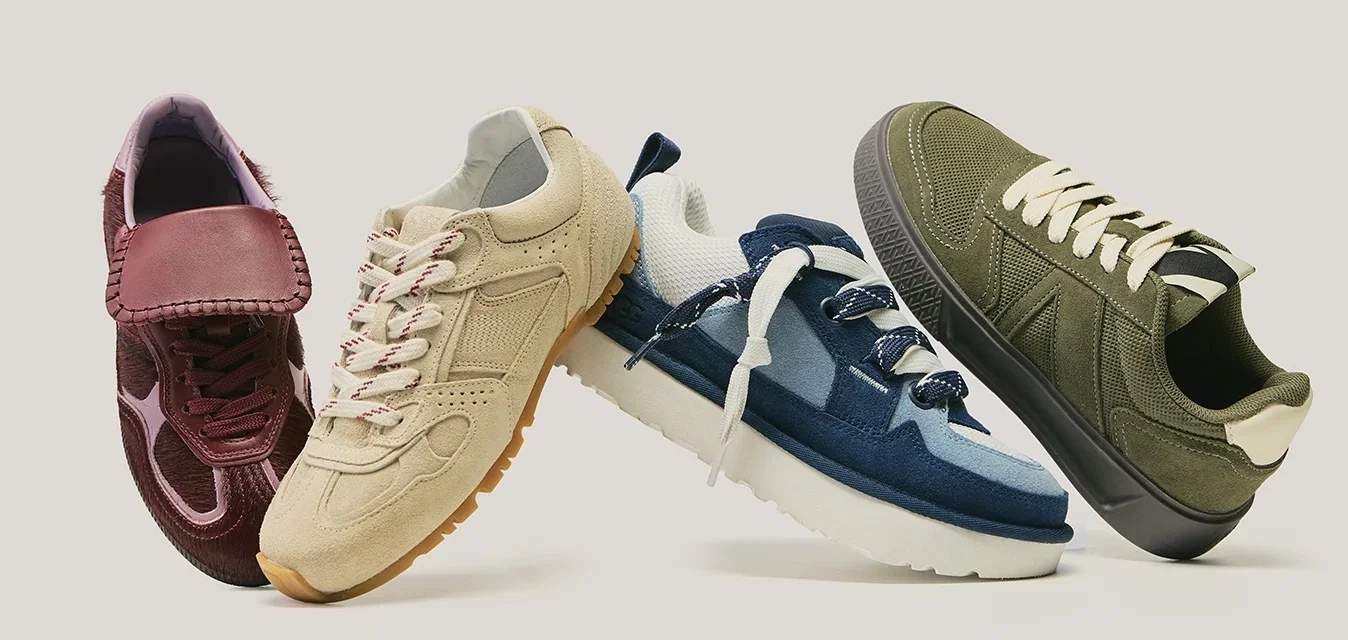 Quatre paires de baskets : bordeaux avec un accent en fourrure, beige en daim, bleu marine avec des accents bleu clair, et toile vert olive, chacune avec des lacets distincts.