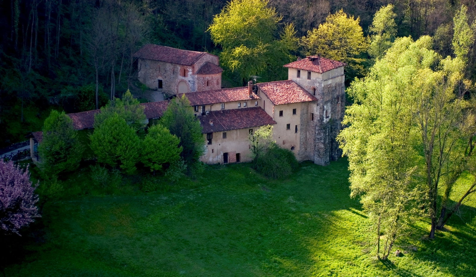 Il Monastero di Torba: un viaggio nella Lombardia longobarda