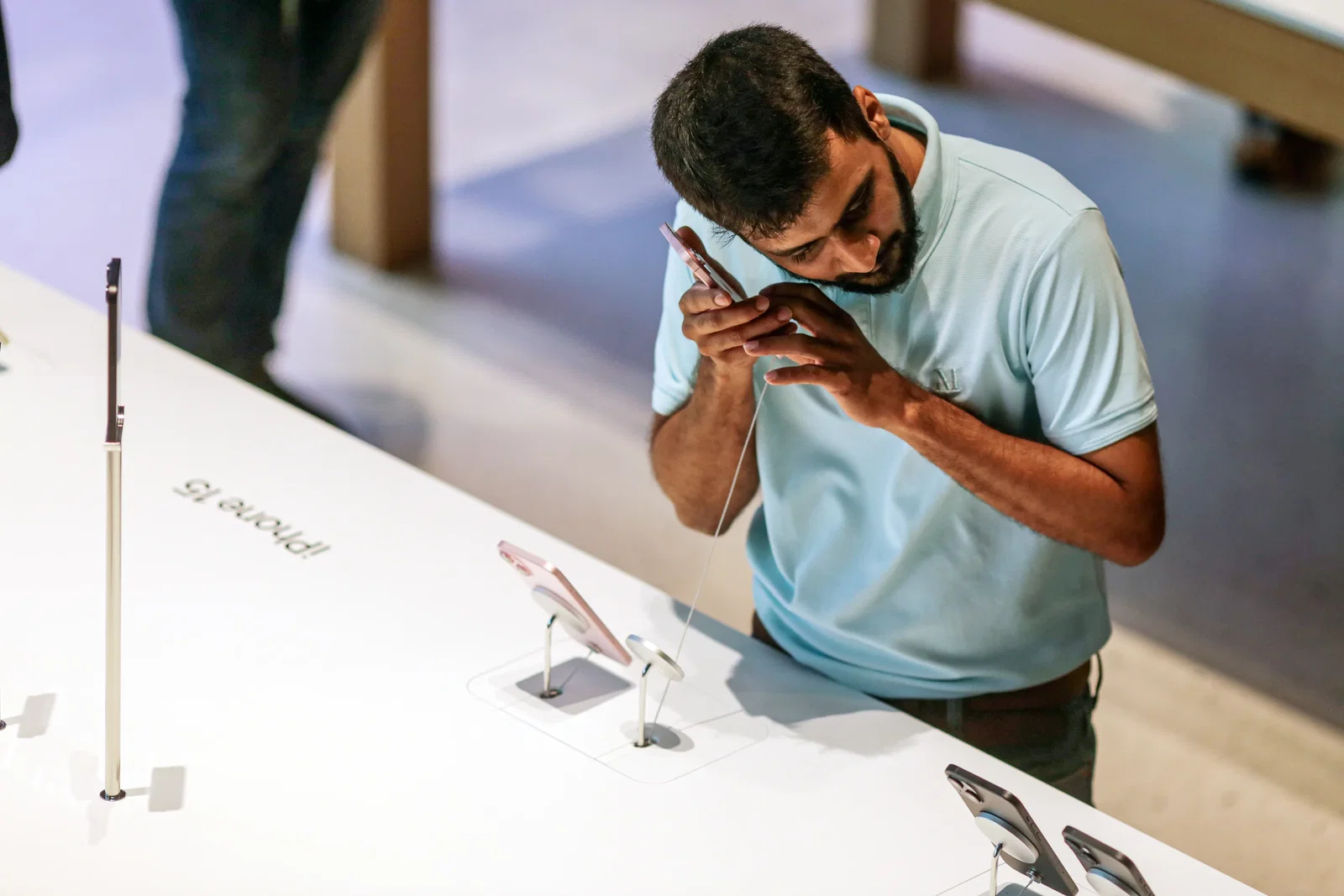 India bets billions on breaking China's grip on smartphone manufacturing