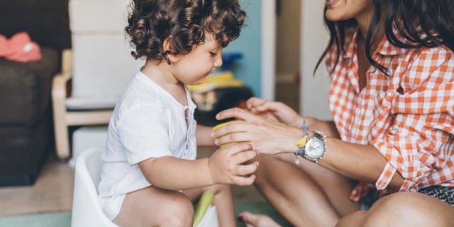 Enfant sur le pot, propreté