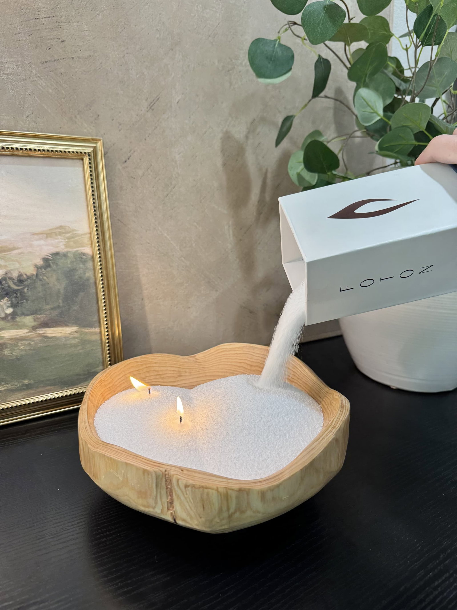 Foton Pearled Candle in a wooden bowl