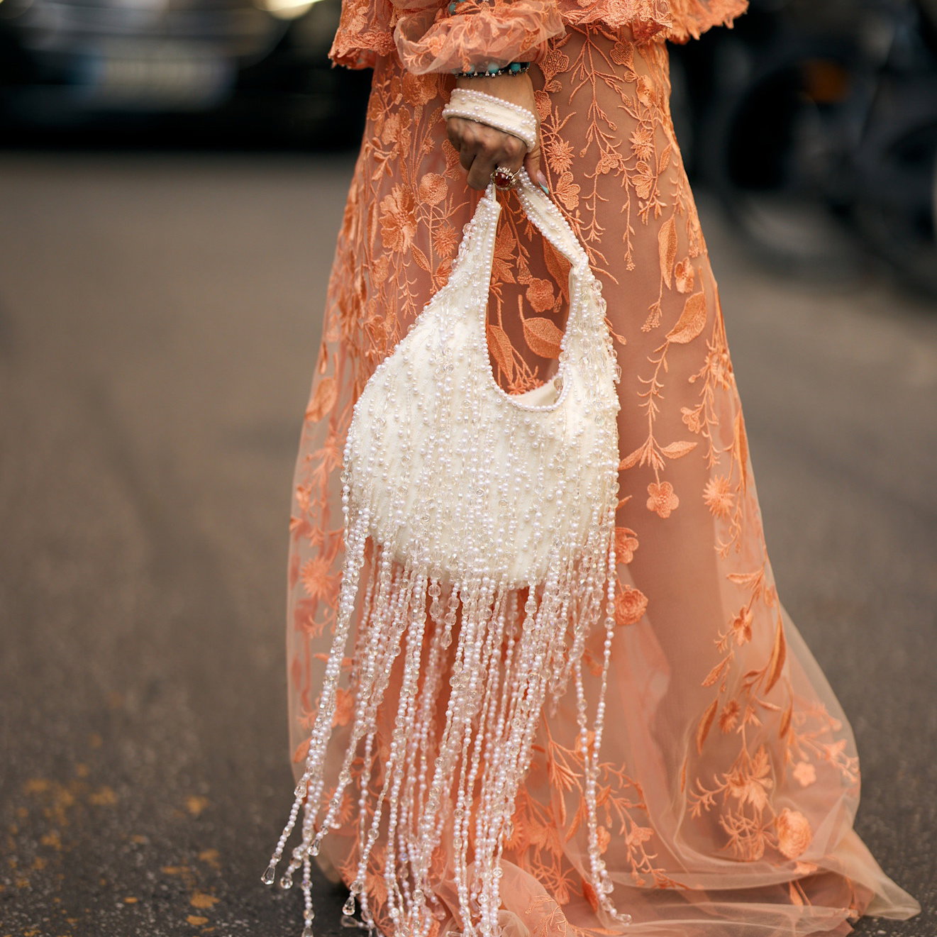Von Tag bis Nacht: Beaded Bags sind der Taschentrend, auf den Modeprofis im Sommer 2026 setzen
