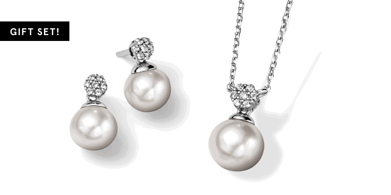 White gold pearl jewelry gift set with matching pearl stud earrings and pendant necklace.