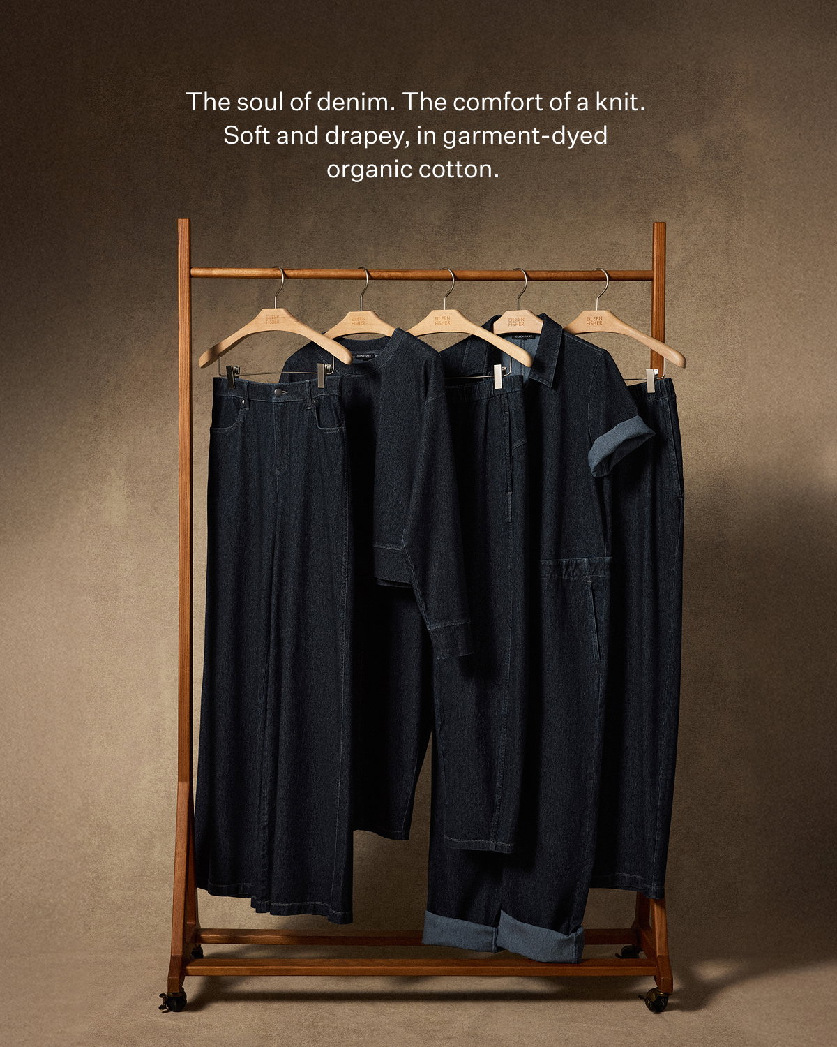 The soul of denim. The comfort of a knit. Soft and drapey, in garment-dyed organic cotton.