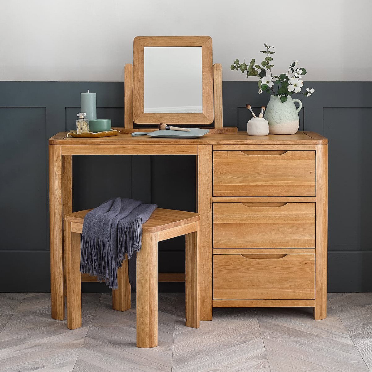 Romsey Dressing Table