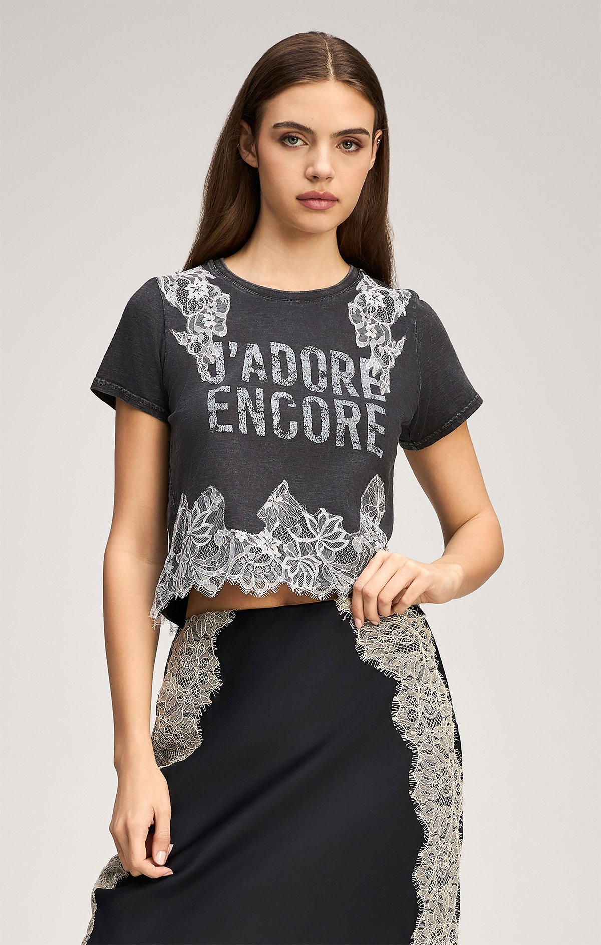 https://cinqasept.nyc/products/jadore-encore-tee-in-washed-black-ivory-zt13442962z?variant=48119518036183