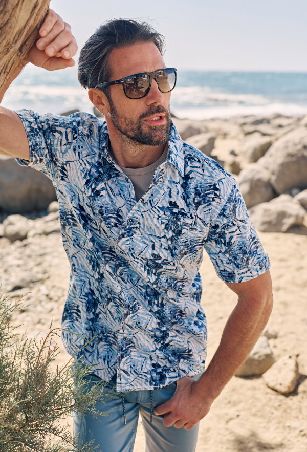 Schönes Sommer-Hemd mit Print