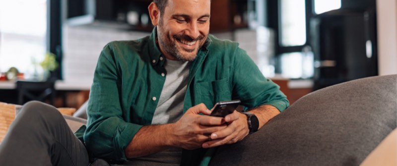Veloce e semplice: con Click to Pay, i viaggiatori prenotano i loro voli in un attimo.