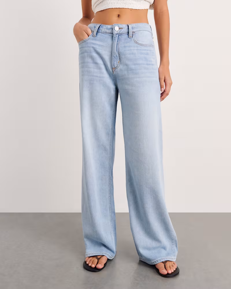 Image of Loe Mid Rise Straight Jean