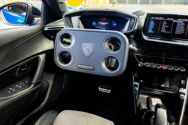 Video: Peugeots 'hypersquare' tilt de i-Cockpit naar een hoger niveau