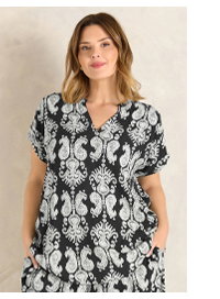 EVANS Curve Black Abstract Print Frill Neck Blouse