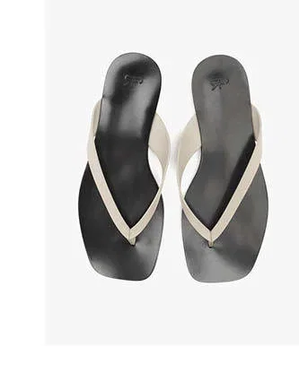 Flat leather sandals