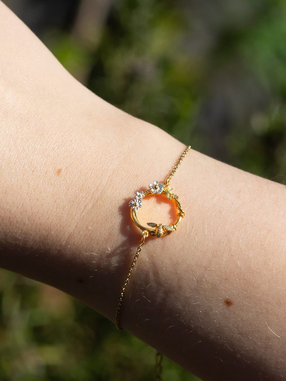 Bee Loop Inline Bracelet
