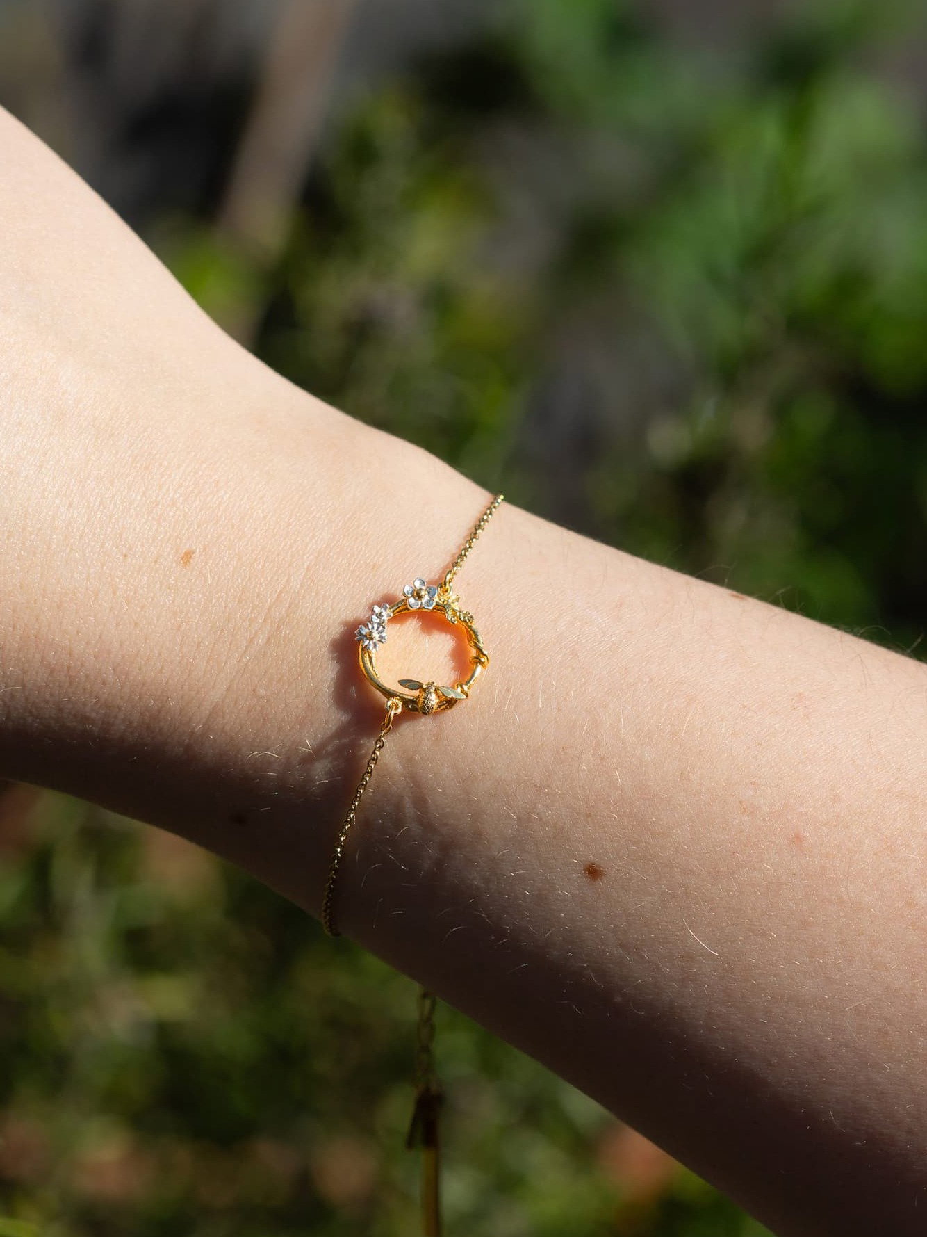 Bee Loop Inline Bracelet