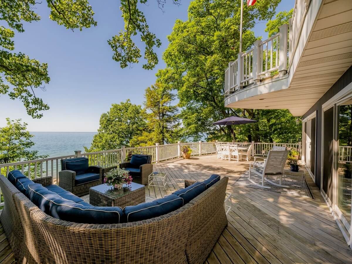Book a lakeside vacation home for your group's summer getaway.