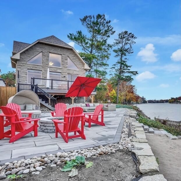 Find a vacation home in Wasaga Beach, Ontario.