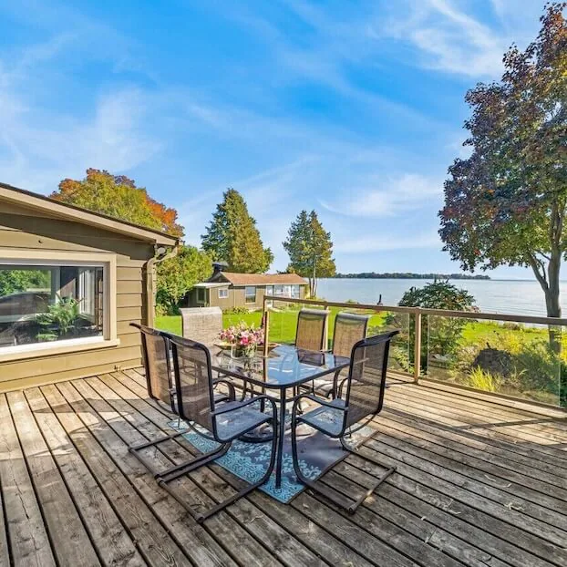 Find a vacation home in Lake Simcoe, Ontario.