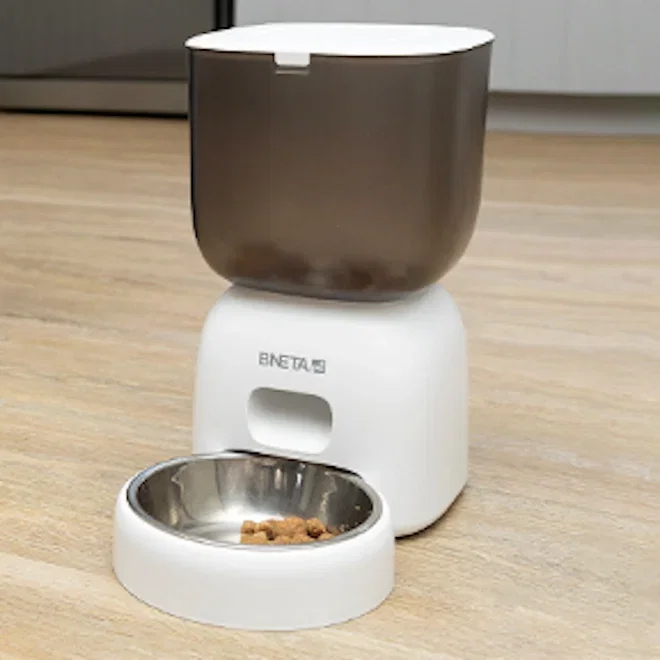 Smart pet feeders