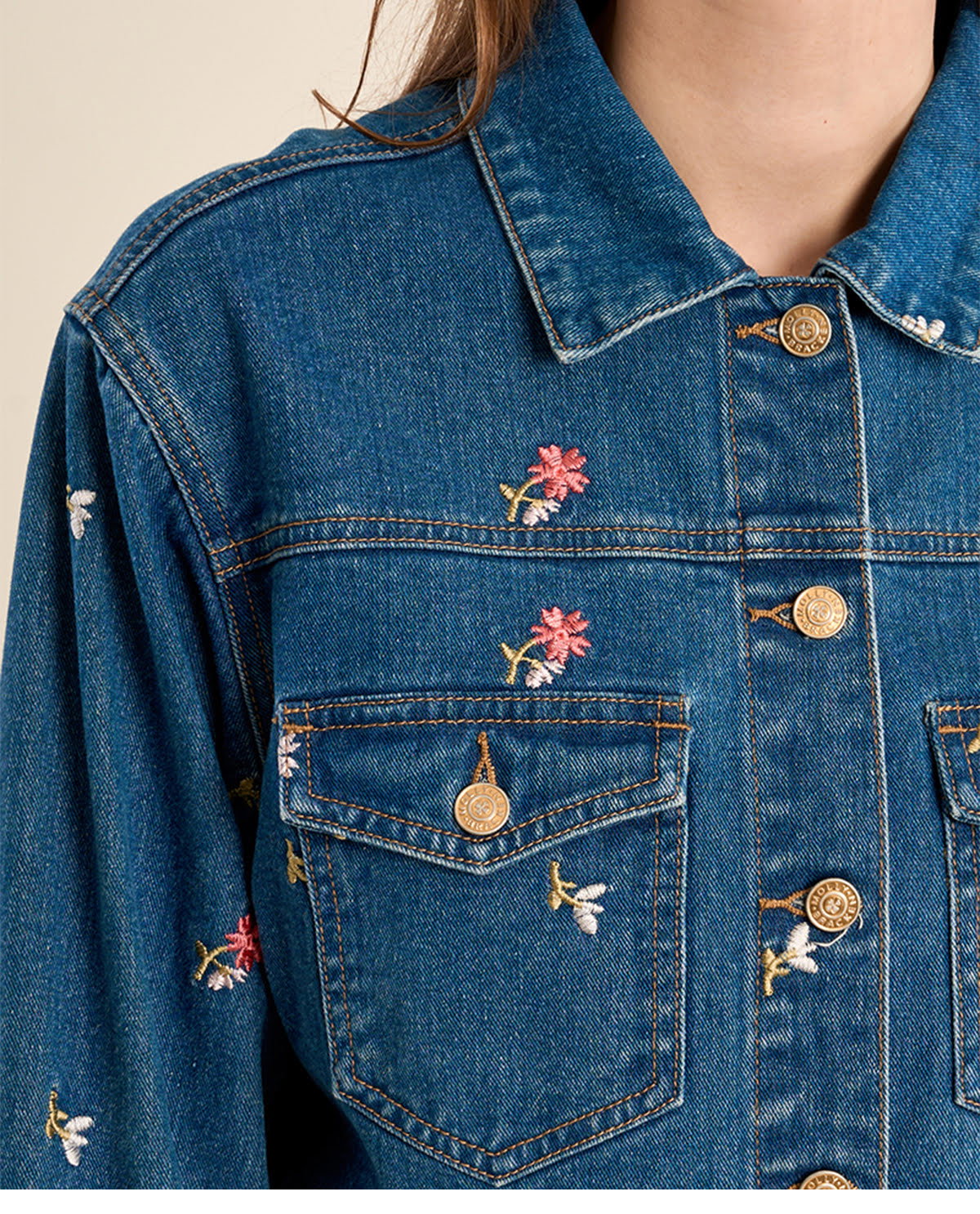 Veste courte en denim brodé