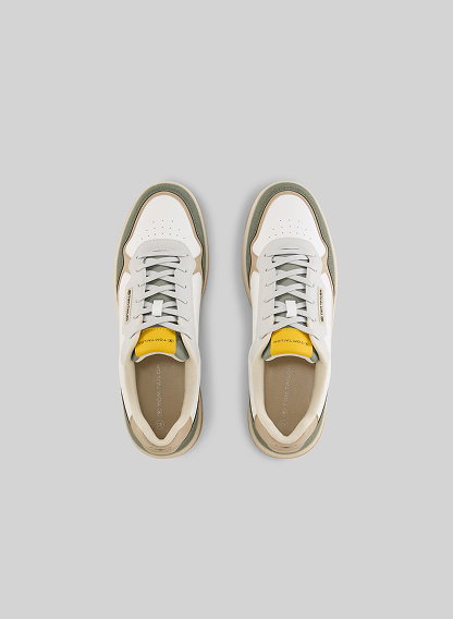 Sneaker