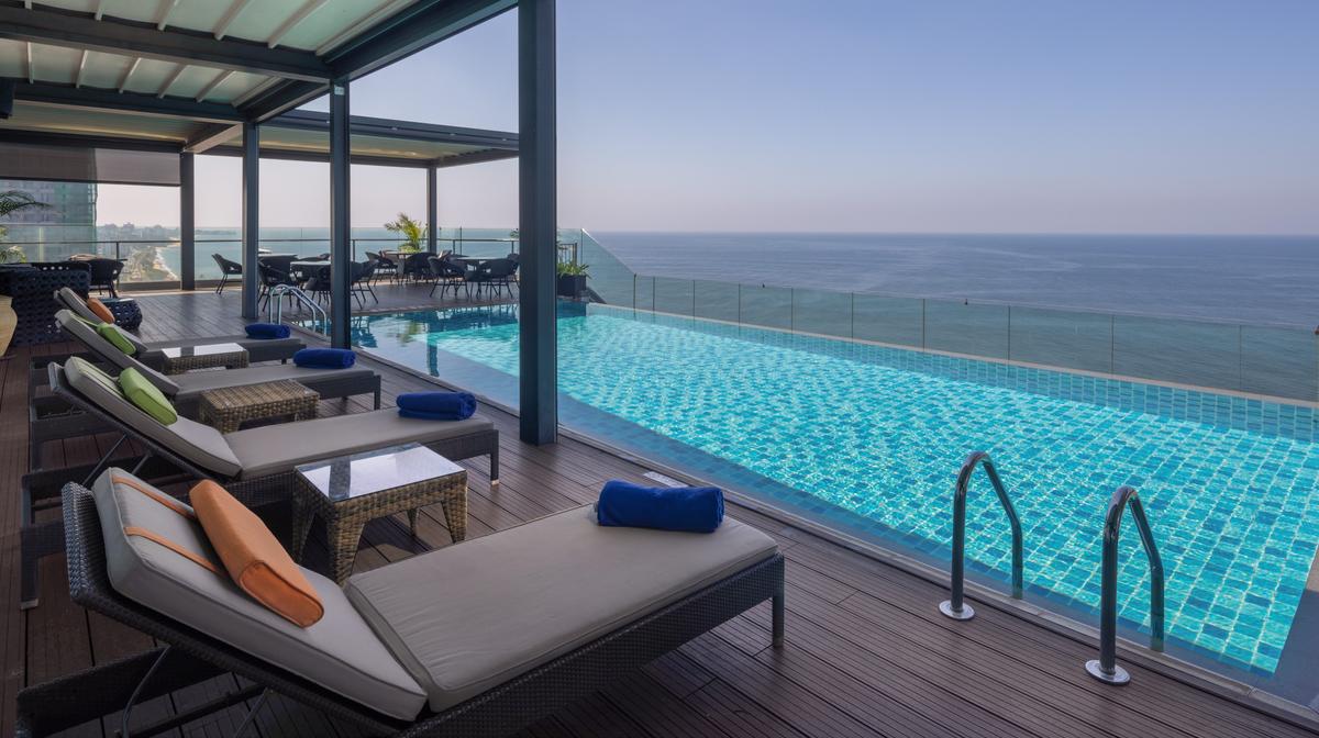 Sri Lanka Colombo Oceanfront Sophistication with Daily Breakfast & Nightly Drinks