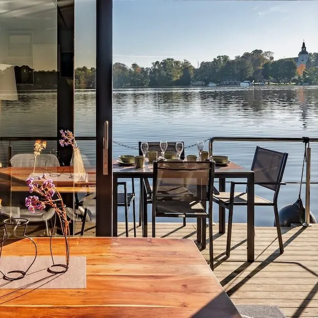 Finde eine Ferienunterkunft an der Mecklenburgischen Seenplatte.