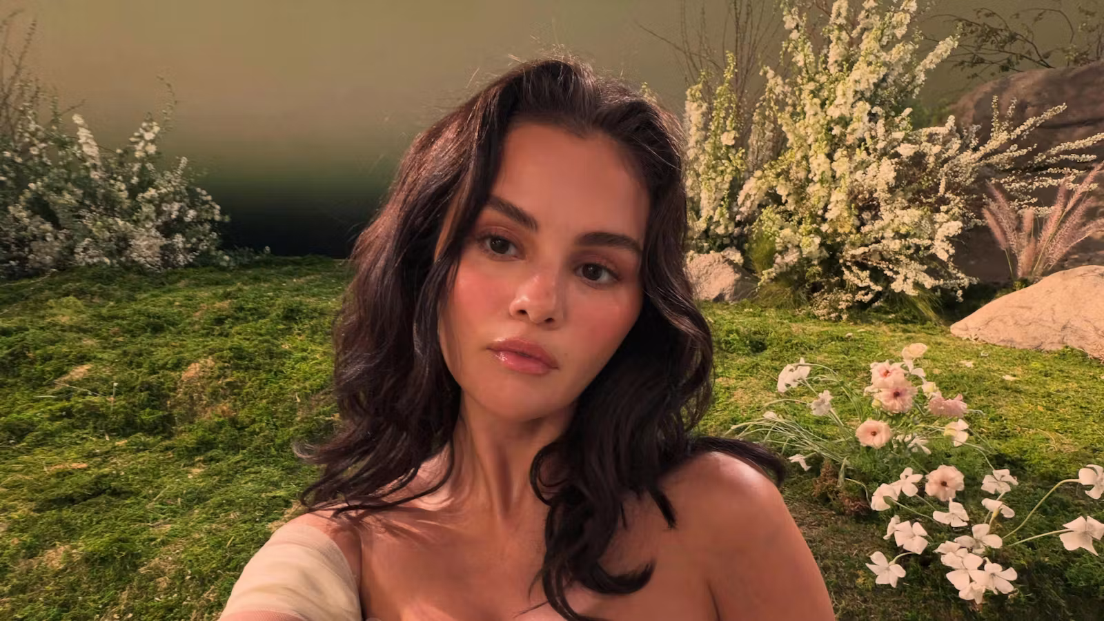 Selena Gomez Just Wore This Season's Biggest Dress Trend 