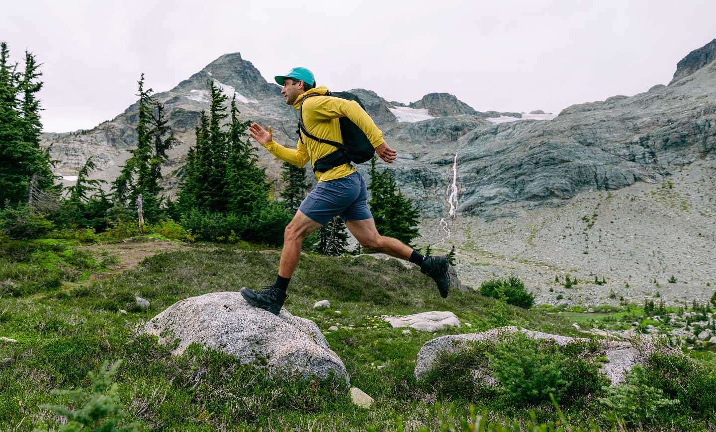 Explore summer trails in Helly Hansen