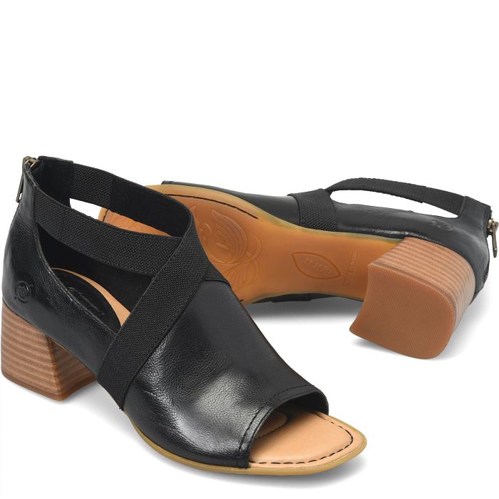 Searing heeled sandal in black.