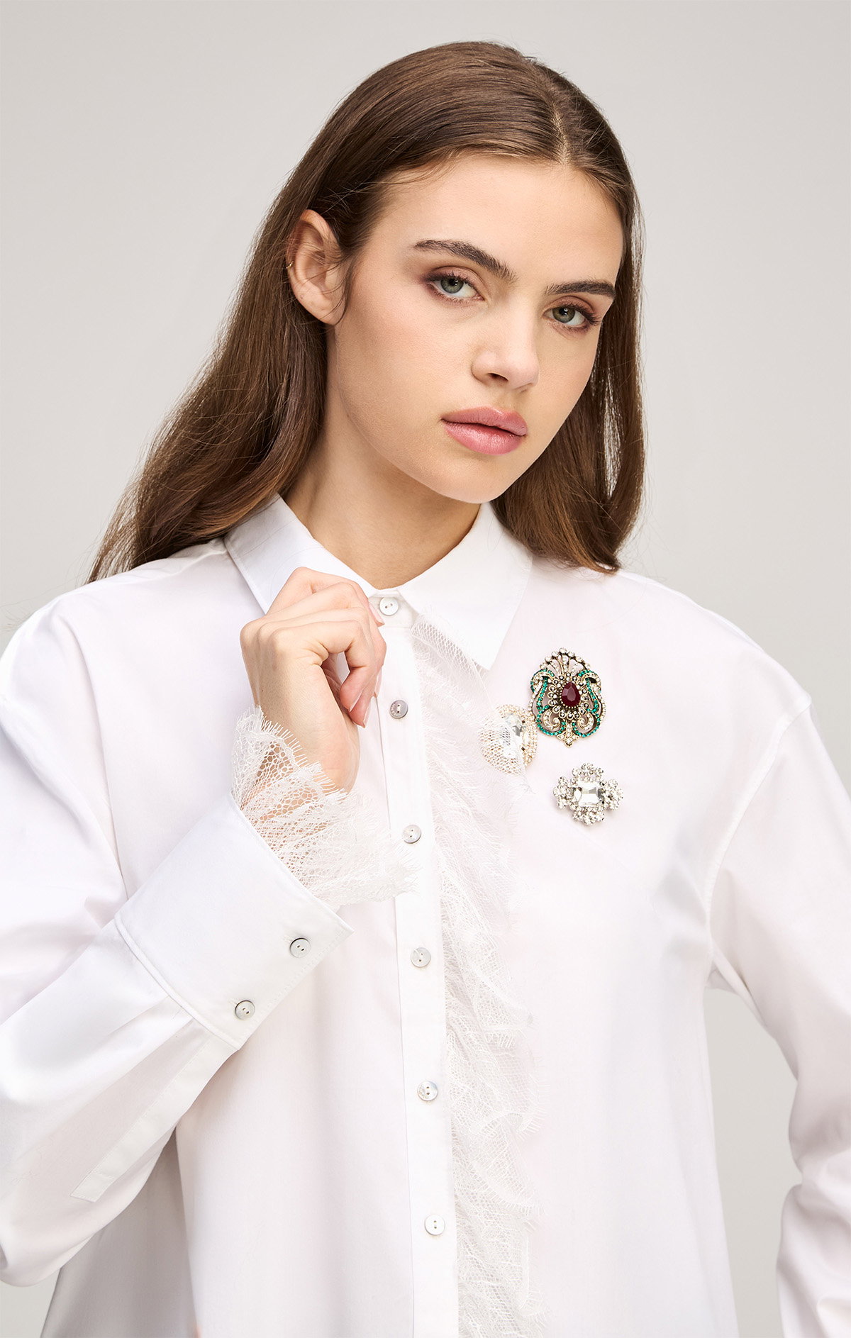 https://cinqasept.nyc/products/rococo-brooch-solana-top-in-white-zw2284b9321z?