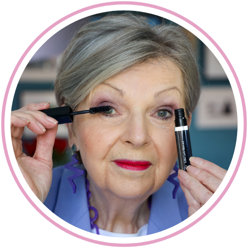 Add natural-looking length and definition to your lashes with mascara