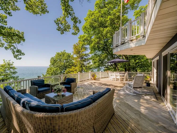 Book a lakeside vacation home for your group's summer getaway.