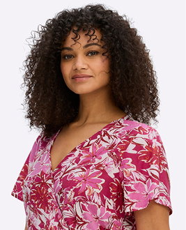 rotlinkes Sommerkleid mit Blumenmuster und Link in alle Kleider